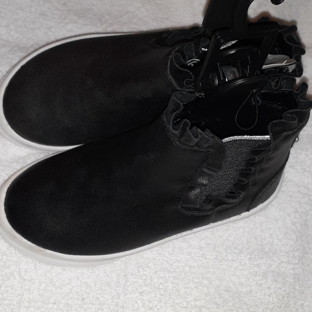 Girls casual shoes